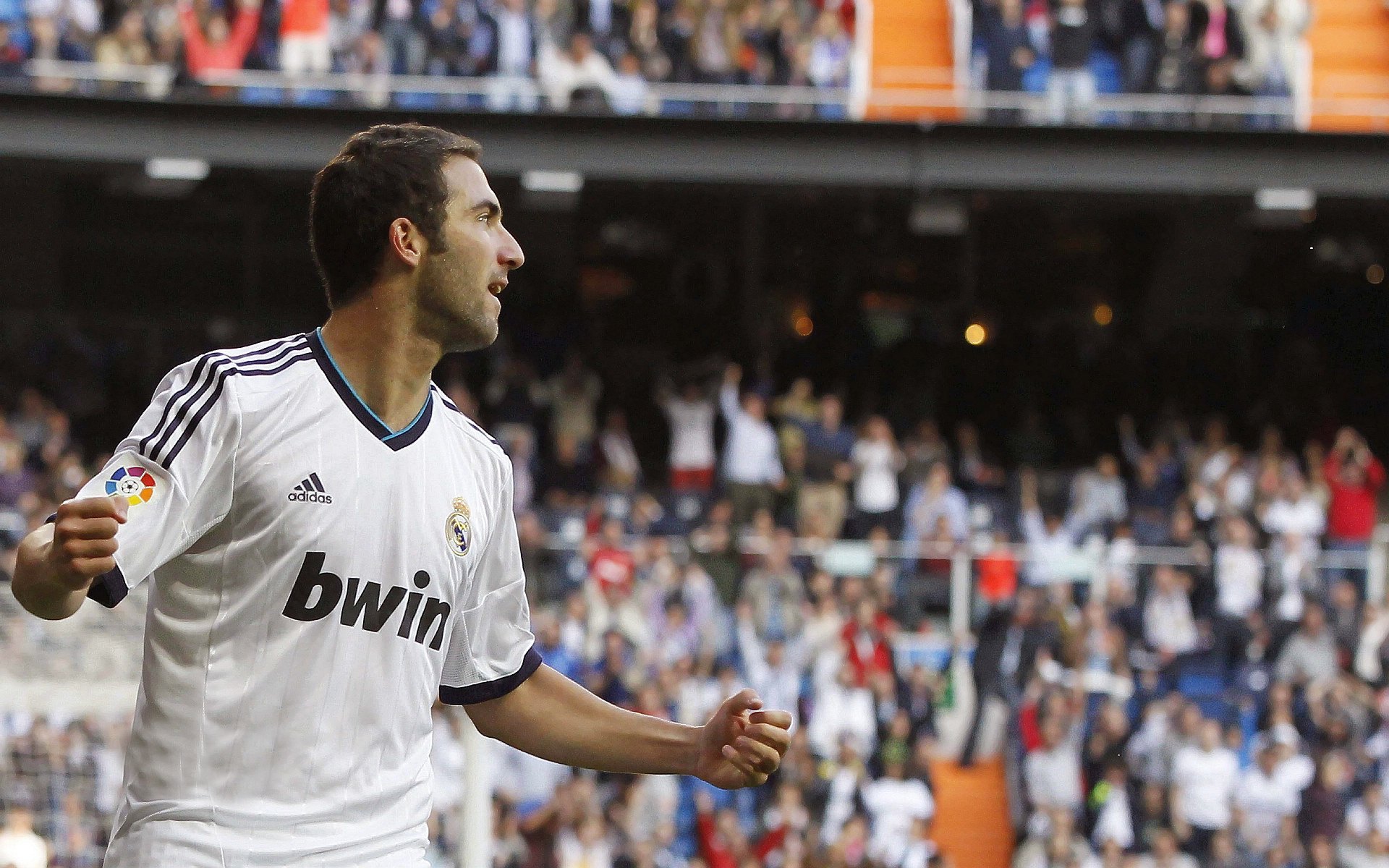 爱游戏体育-“安赫尔·巴尔博萨的精湛传球与高效突破，帮助美洲狮队提升攻击火力”